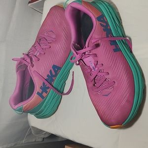 9.5 bright hoka shoes